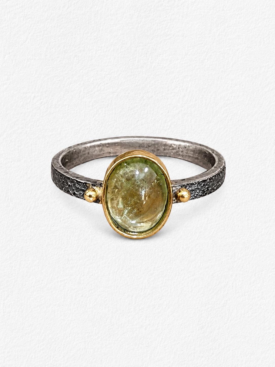 Sortija artesanal y turmalina verde